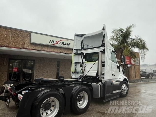 Volvo VNL64T300 Влекачи
