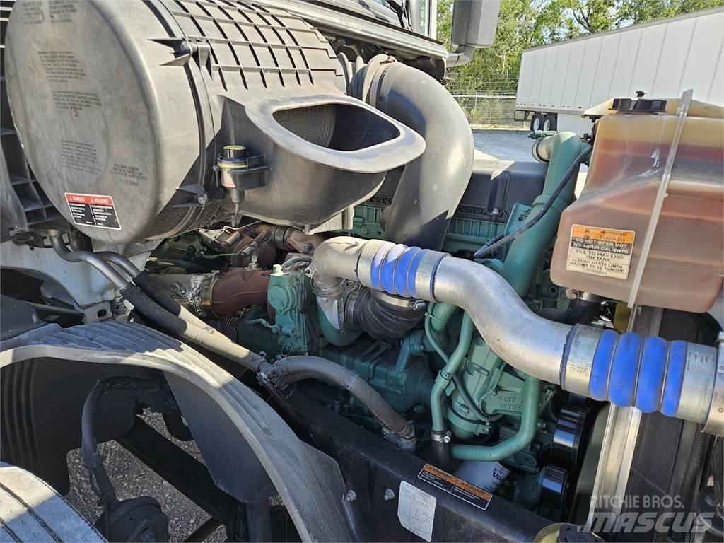 Volvo VNL64T300 Влекачи
