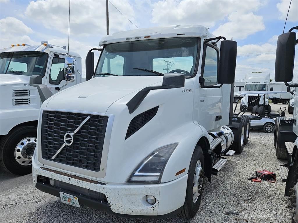 Volvo VNL64T300 Влекачи