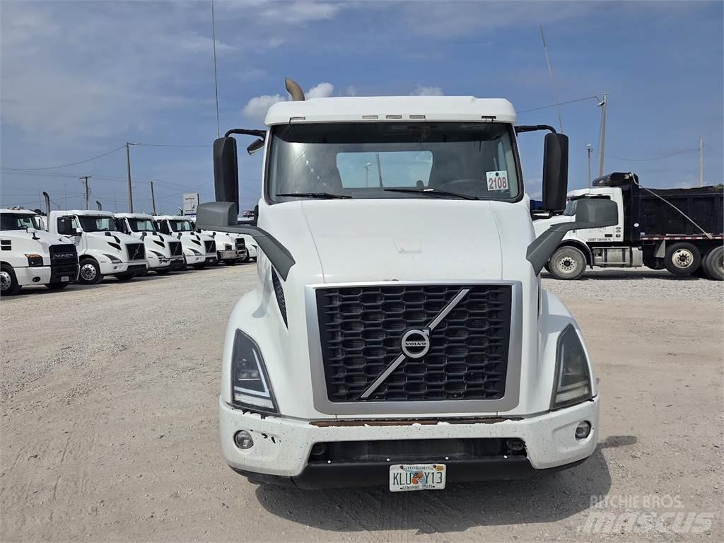 Volvo VNL64T300 Влекачи