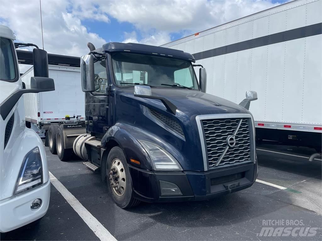Volvo VNL64T300 Влекачи