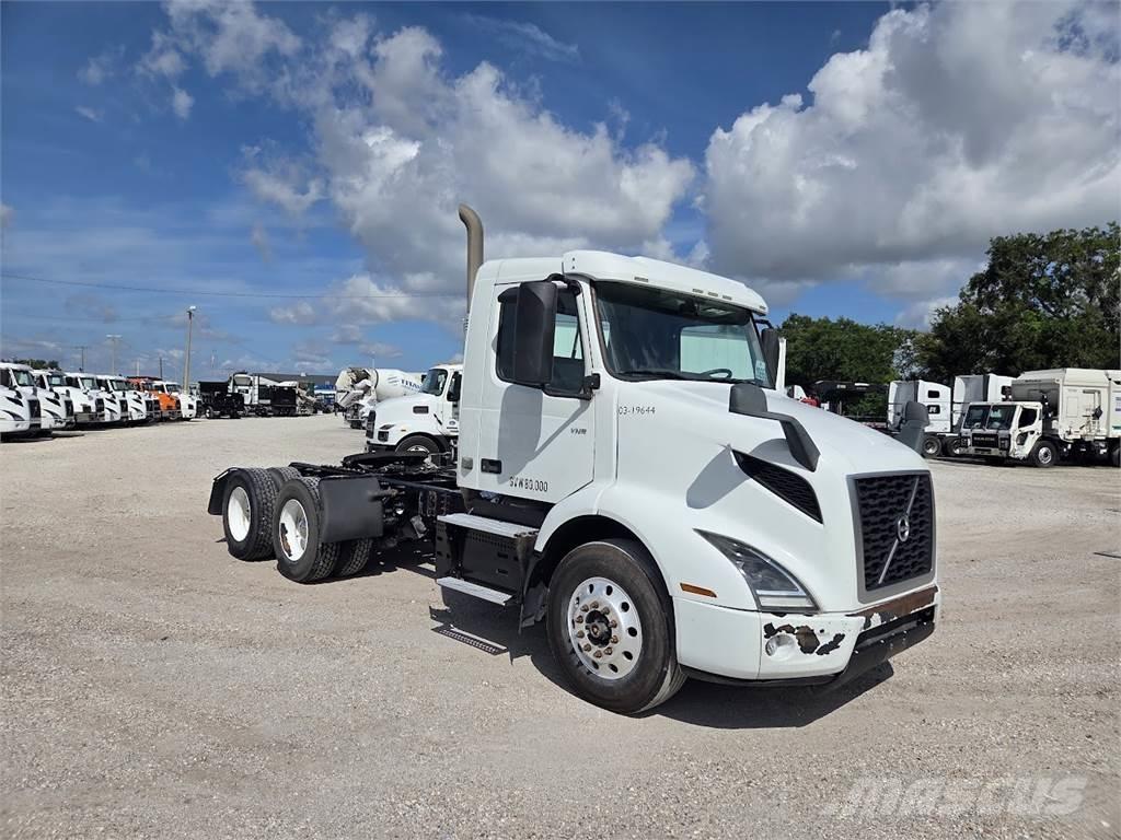 Volvo VNL64T300 Влекачи