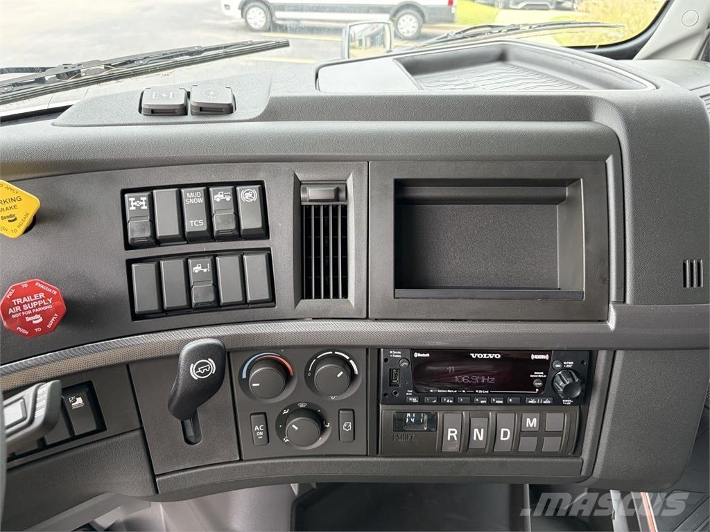 Volvo VNL64T740 Влекачи