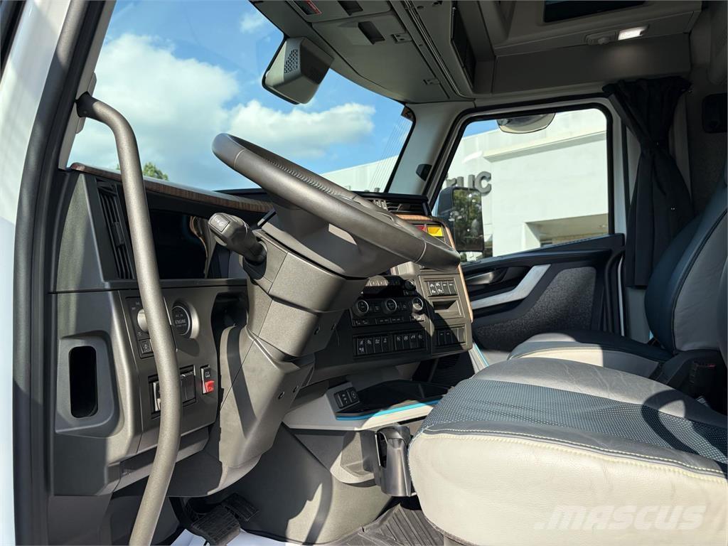 Volvo VNL64T860 Влекачи