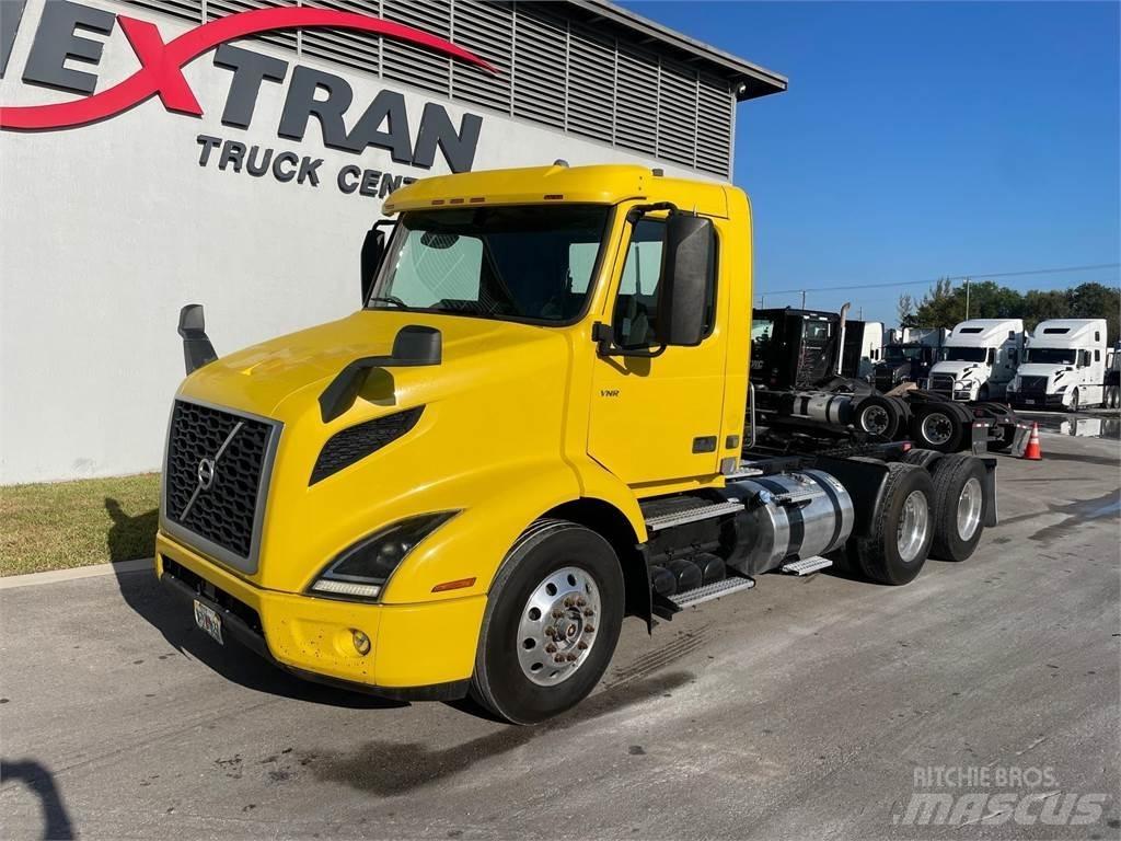Volvo VNR64T Влекачи