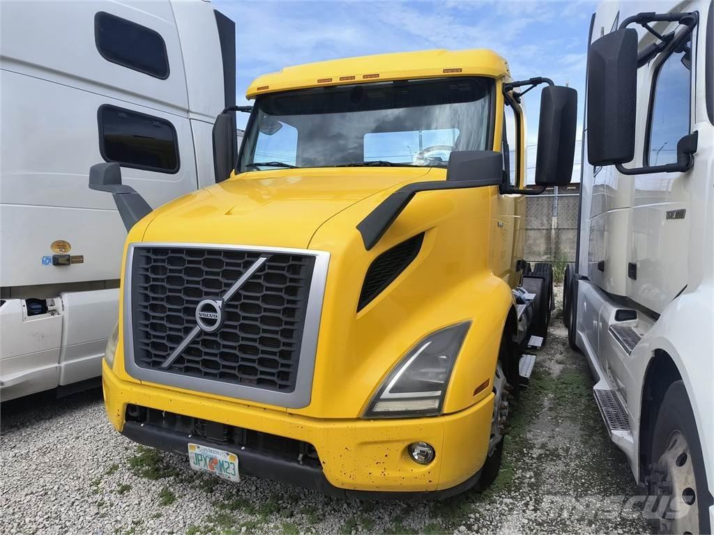 Volvo VNR64T Влекачи