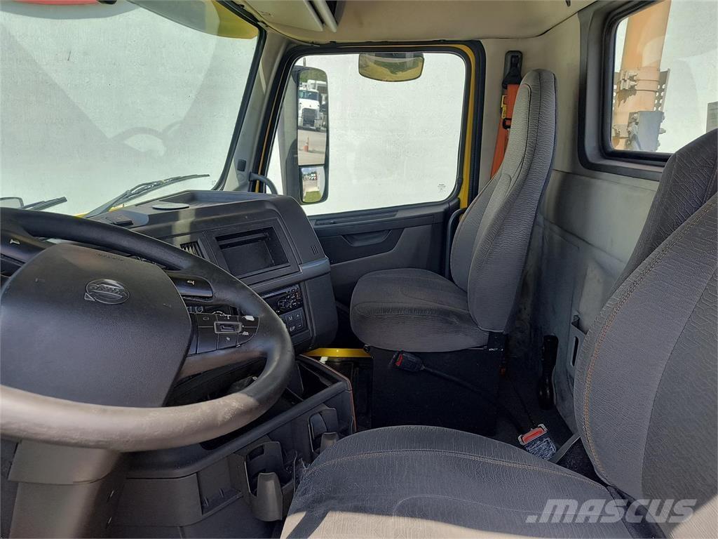 Volvo VNR64T Влекачи