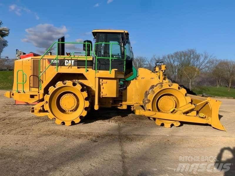 CAT 825H Машини за опаковане на отпадъци