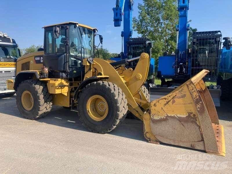 CAT 926M Колесни товарачи