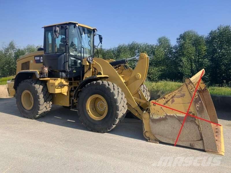 CAT 926M Колесни товарачи