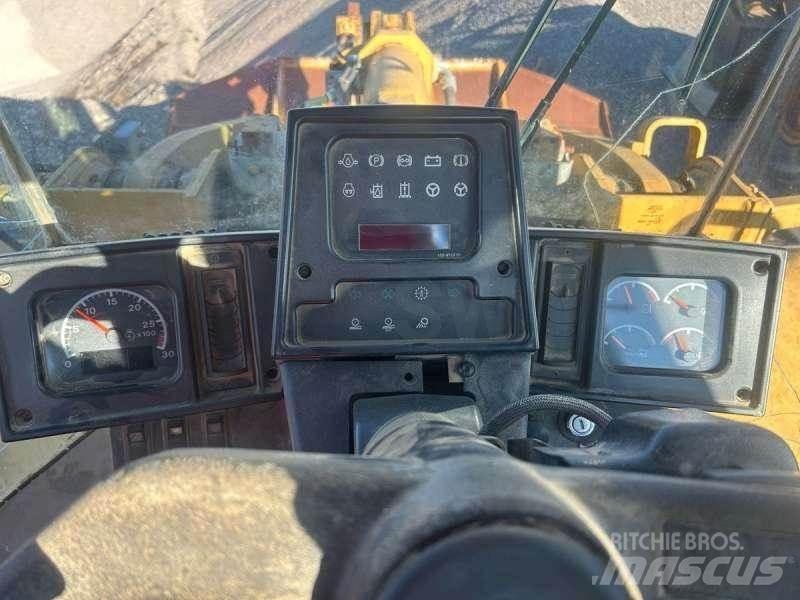 CAT 962G Колесни товарачи