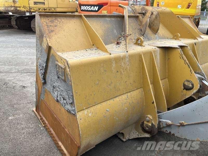 CAT 962K Колесни товарачи