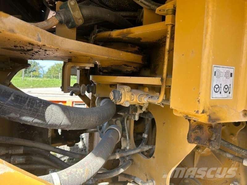 CAT 966G Колесни товарачи