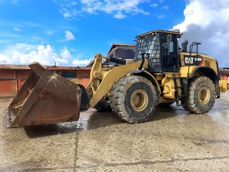 CAT 966M Колесни товарачи