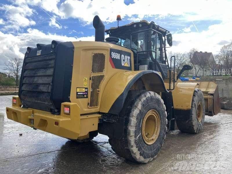 CAT 966M Колесни товарачи