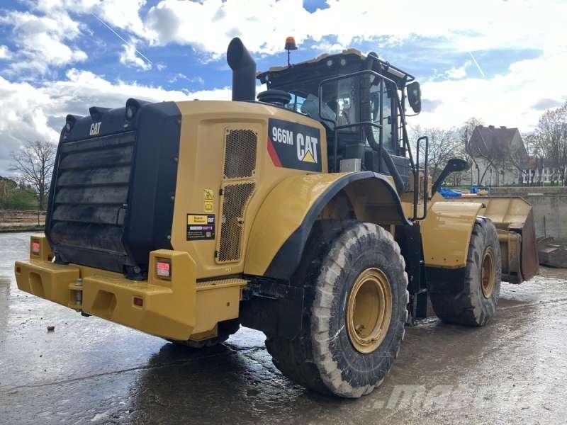 CAT 966M Колесни товарачи