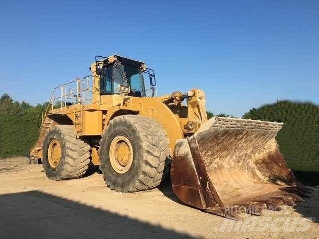 CAT 990 Колесни товарачи