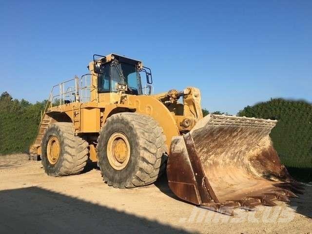 CAT 990 Колесни товарачи