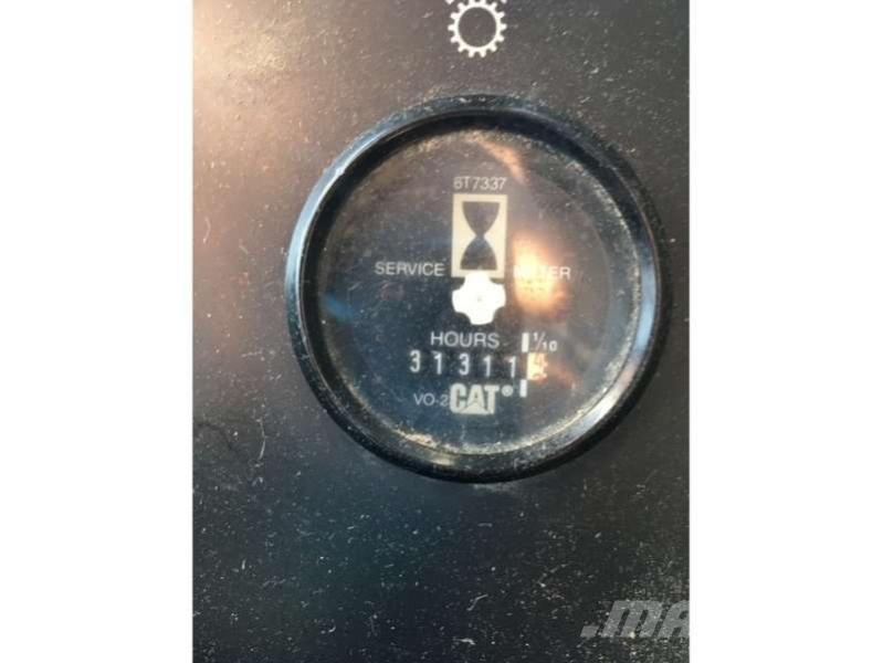 CAT 990 Колесни товарачи