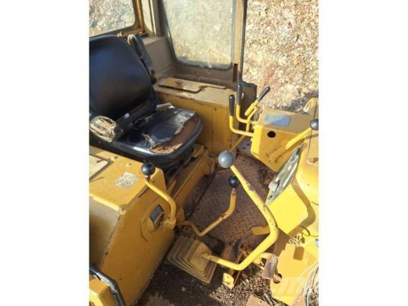 CAT D6D Верижни булдозери
