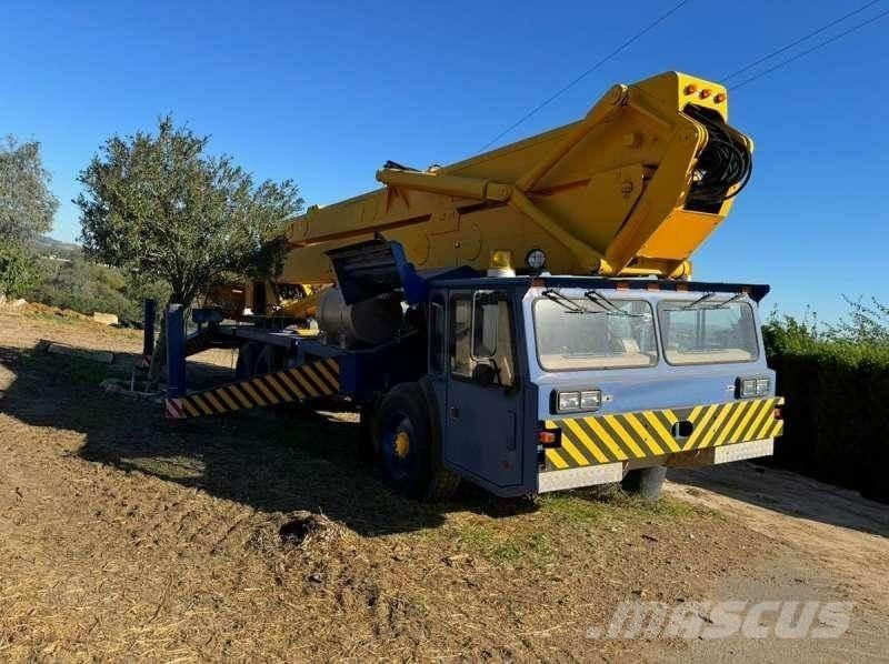 Condor 125/S Всъдеходни кранове