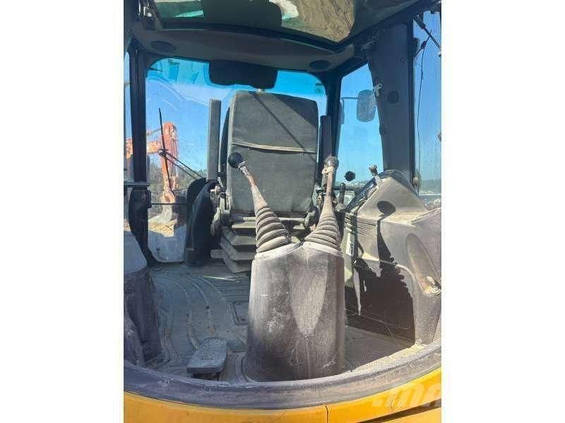 JCB 4CX Товарач със заден ексватор