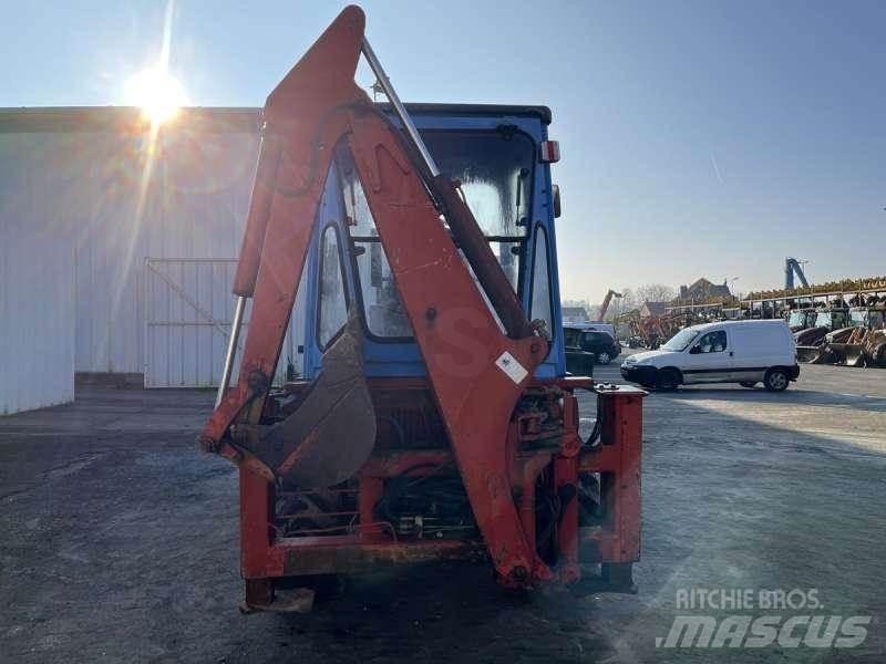 Kubota R520 Товарач със заден ексватор