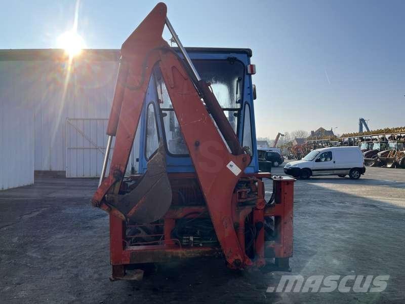 Kubota R520 Товарач със заден ексватор