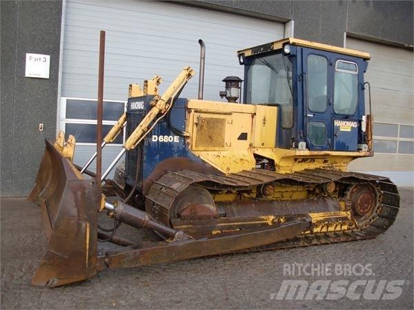 Hanomag D680E Верижни булдозери
