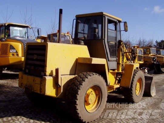 JCB 410 Колесни товарачи