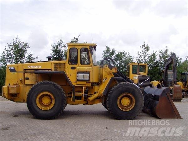 Volvo L120 Колесни товарачи