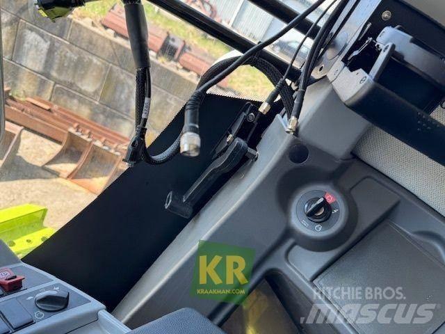 CLAAS LEXION 750 Комбайни
