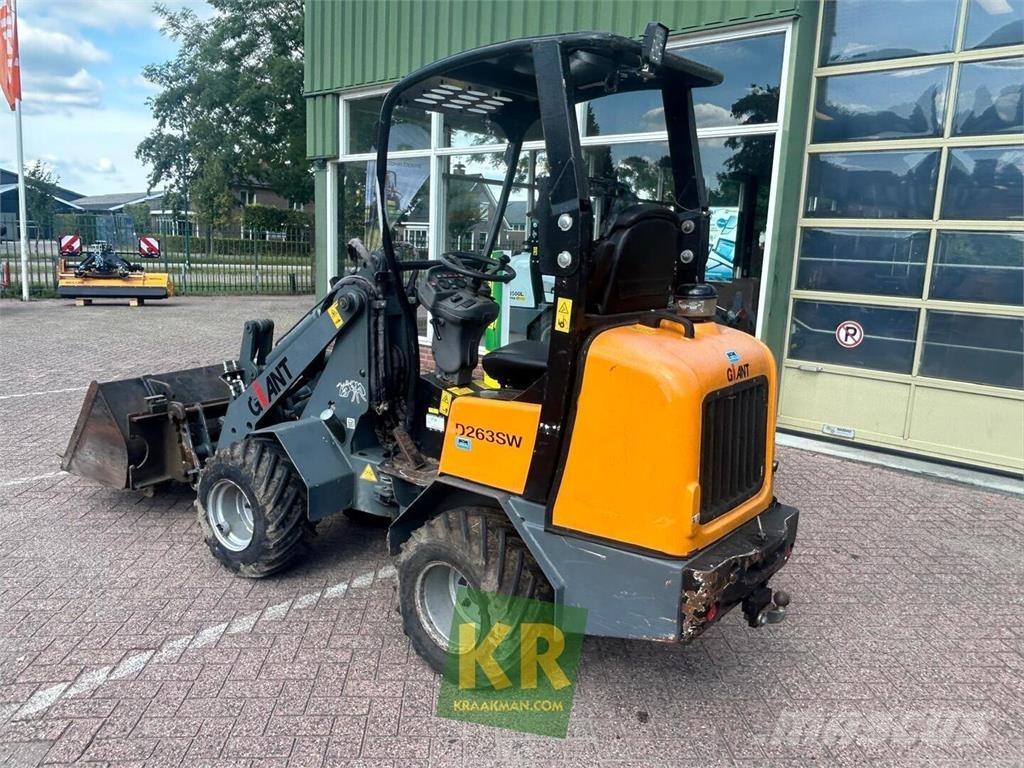 GiANT D263SW Колесни товарачи