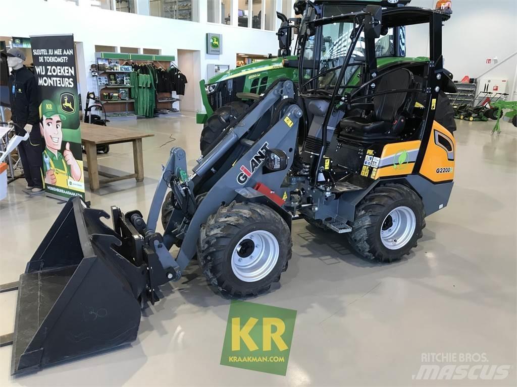 GiANT G2200E Челни товарачи и багери