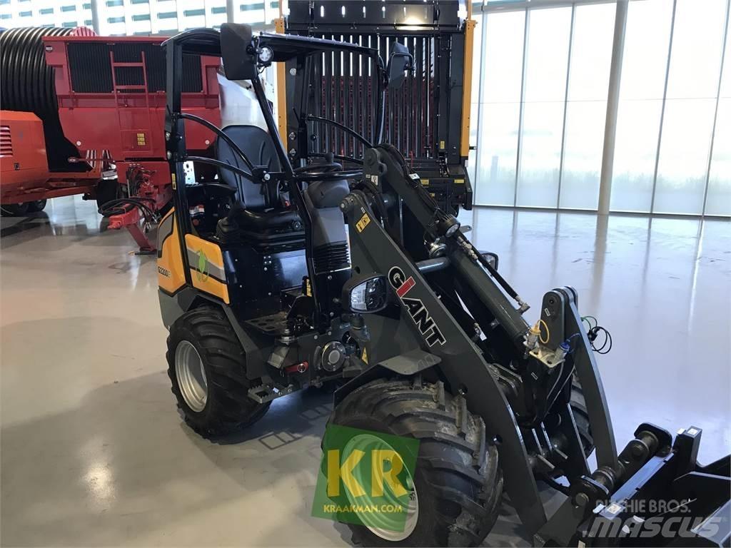 GiANT G2200E Челни товарачи и багери