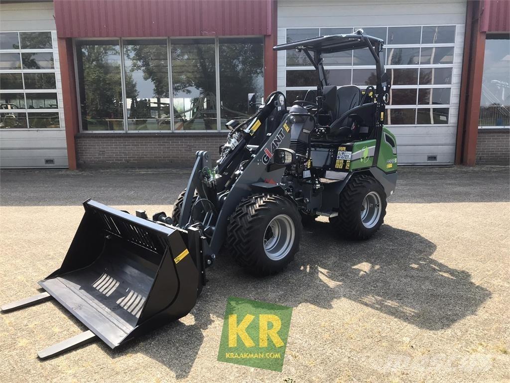 GiANT G2200E Челни товарачи и багери