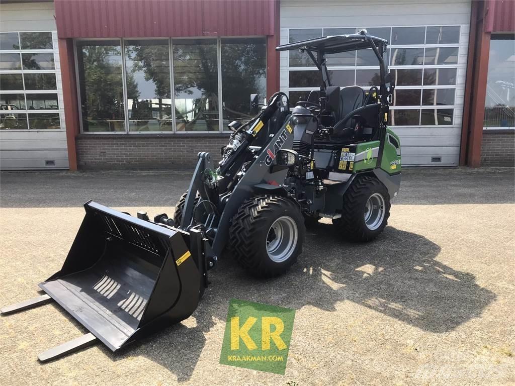 GiANT G2200E Челни товарачи и багери