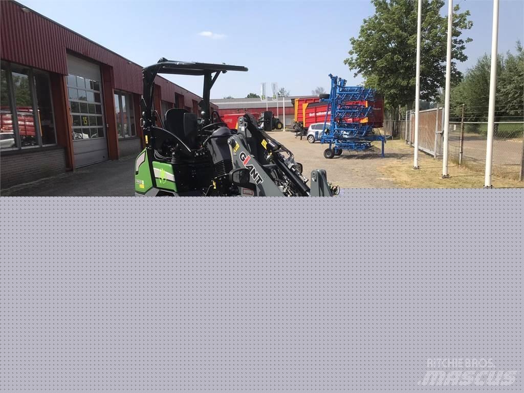 GiANT G2200E Челни товарачи и багери