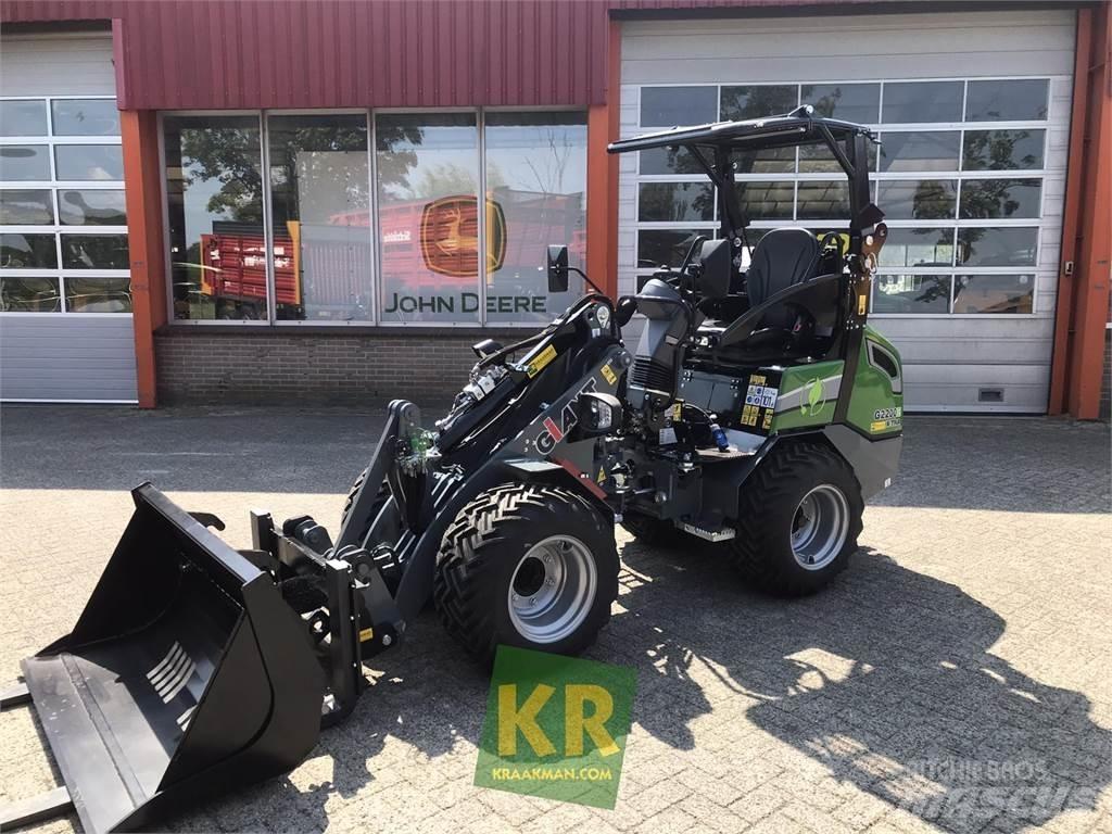 GiANT G2200E Челни товарачи и багери