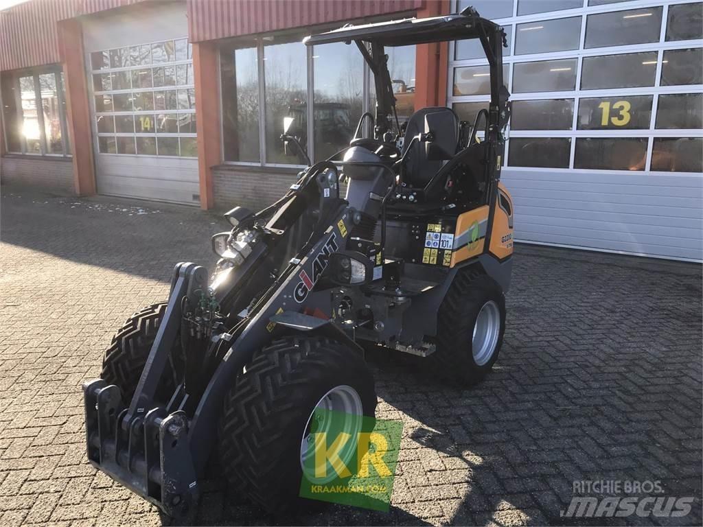 GiANT G2200E Челни товарачи и багери