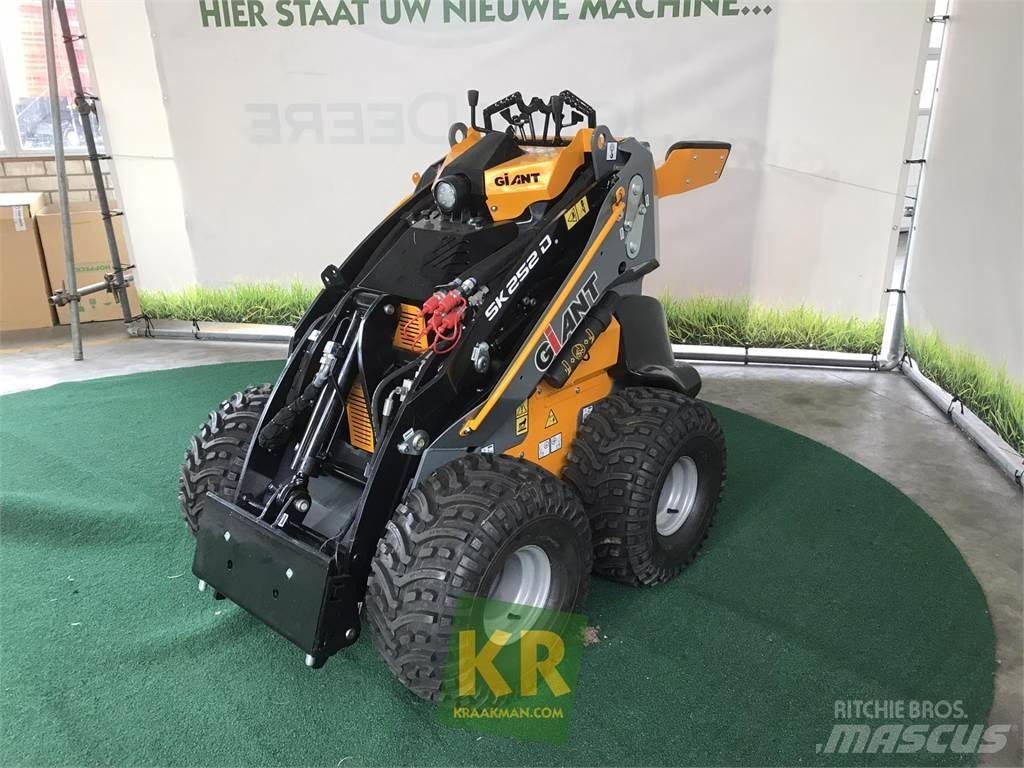 GiANT SK252D Челни товарачи и багери