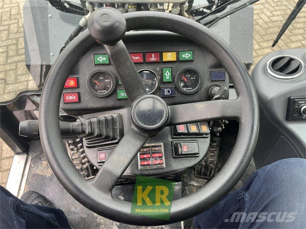 GiANT V5003 Челни товарачи и багери