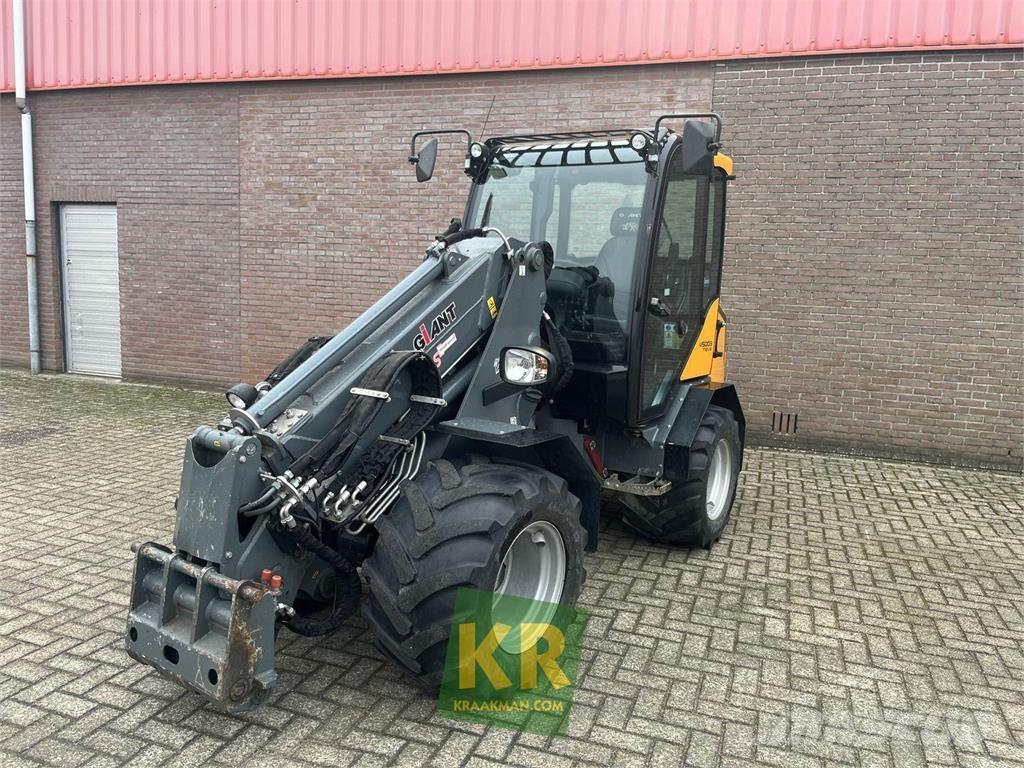 GiANT V5003 Челни товарачи и багери