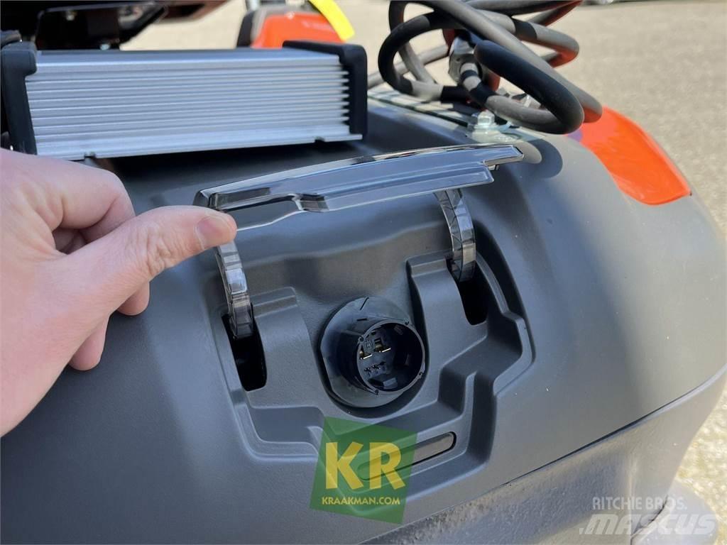 Husqvarna R200iX Тракторни косачки