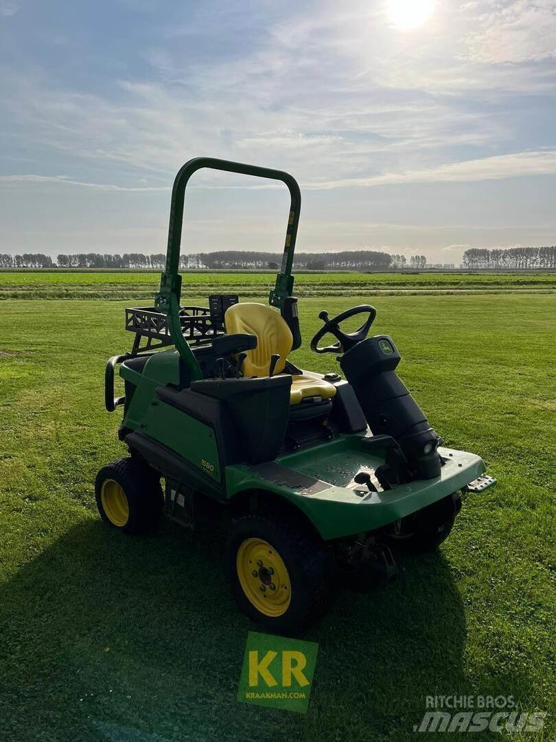John Deere 1580 Косачки за околни терени на голф игрища