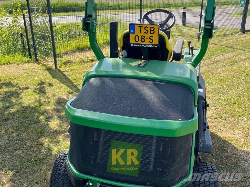 John Deere 1580 Косачки за околни терени на голф игрища