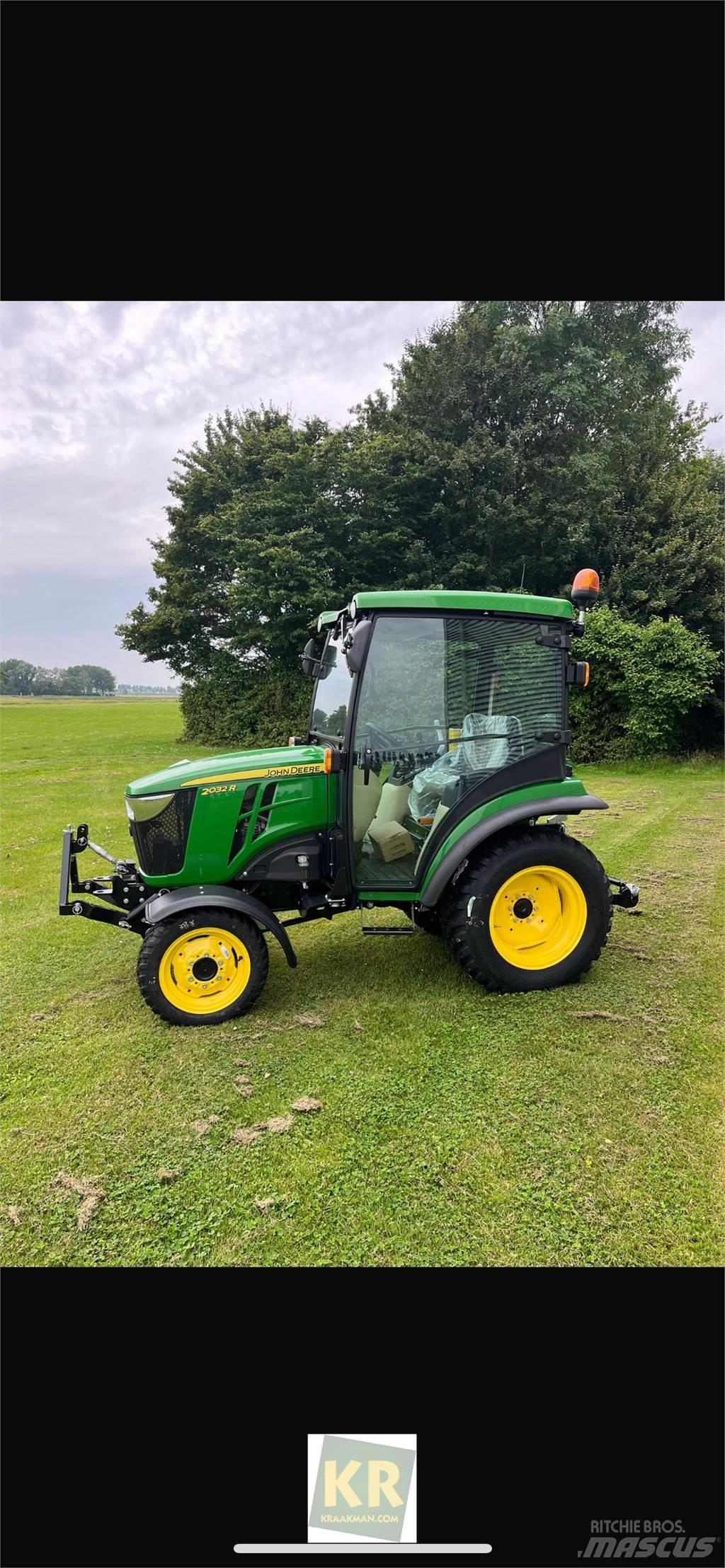 John Deere 2032R Компактни трактори