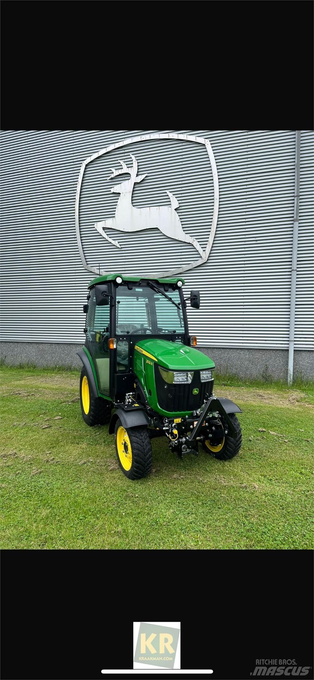 John Deere 2032R Компактни трактори