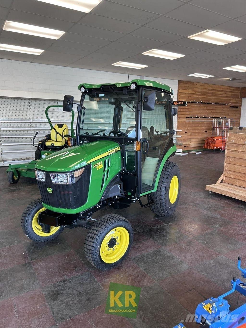 John Deere 2032R Компактни трактори