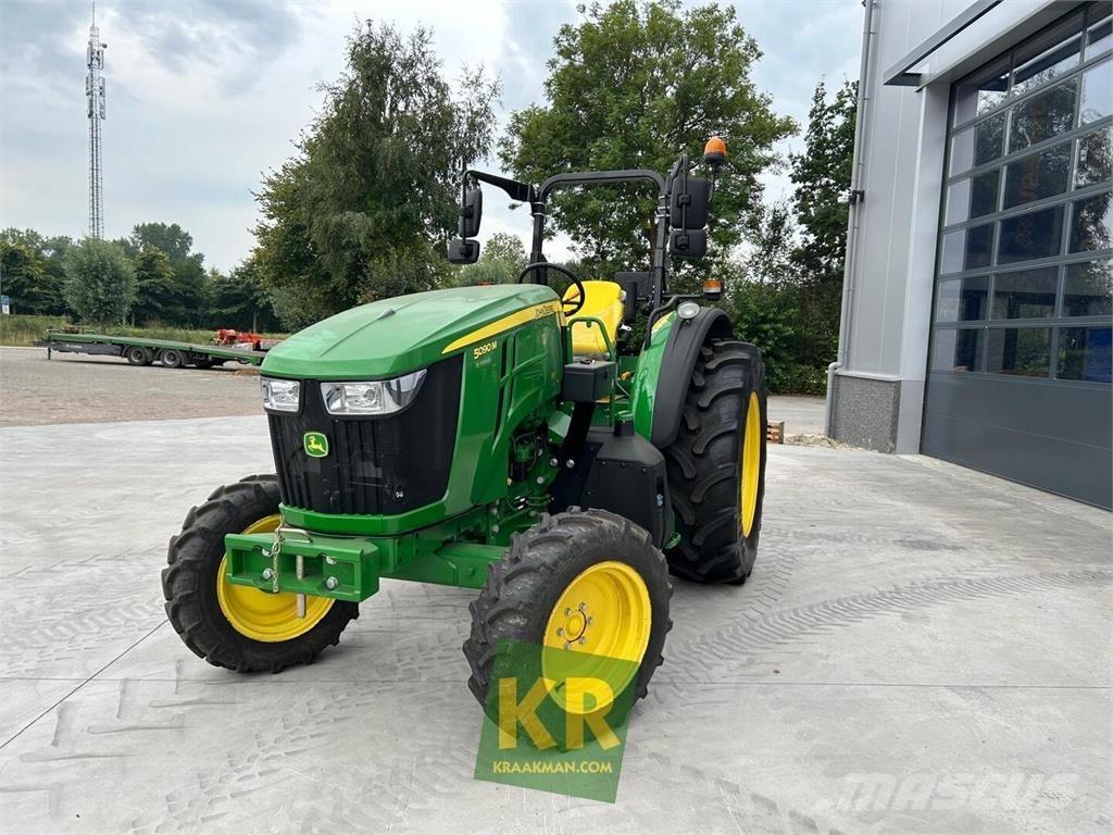 John Deere 5090M Трактори